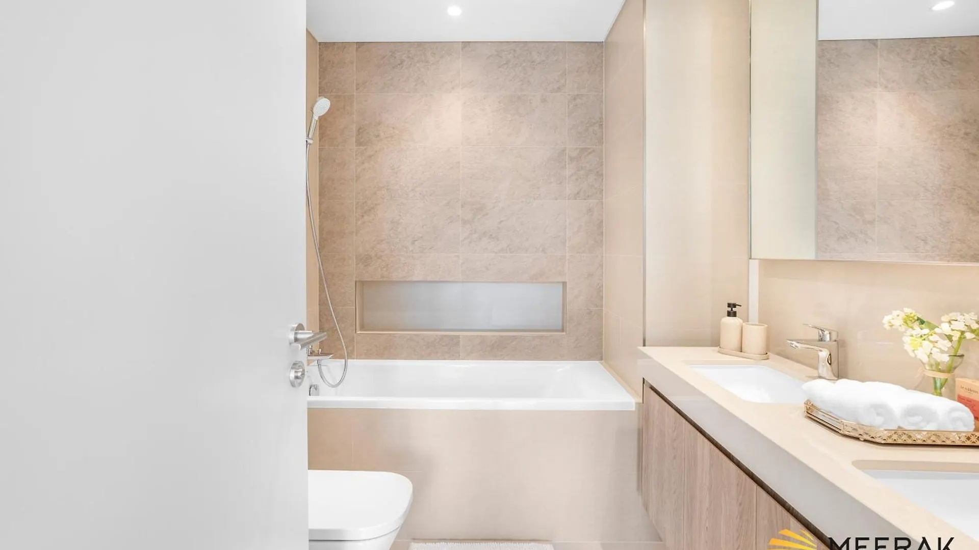 Meerak Homes - Burj Khalifa And Fountain View Downtown Elegance 2 Bed Apartment , Free Wifi, Parking, Gym And Pool Dubai